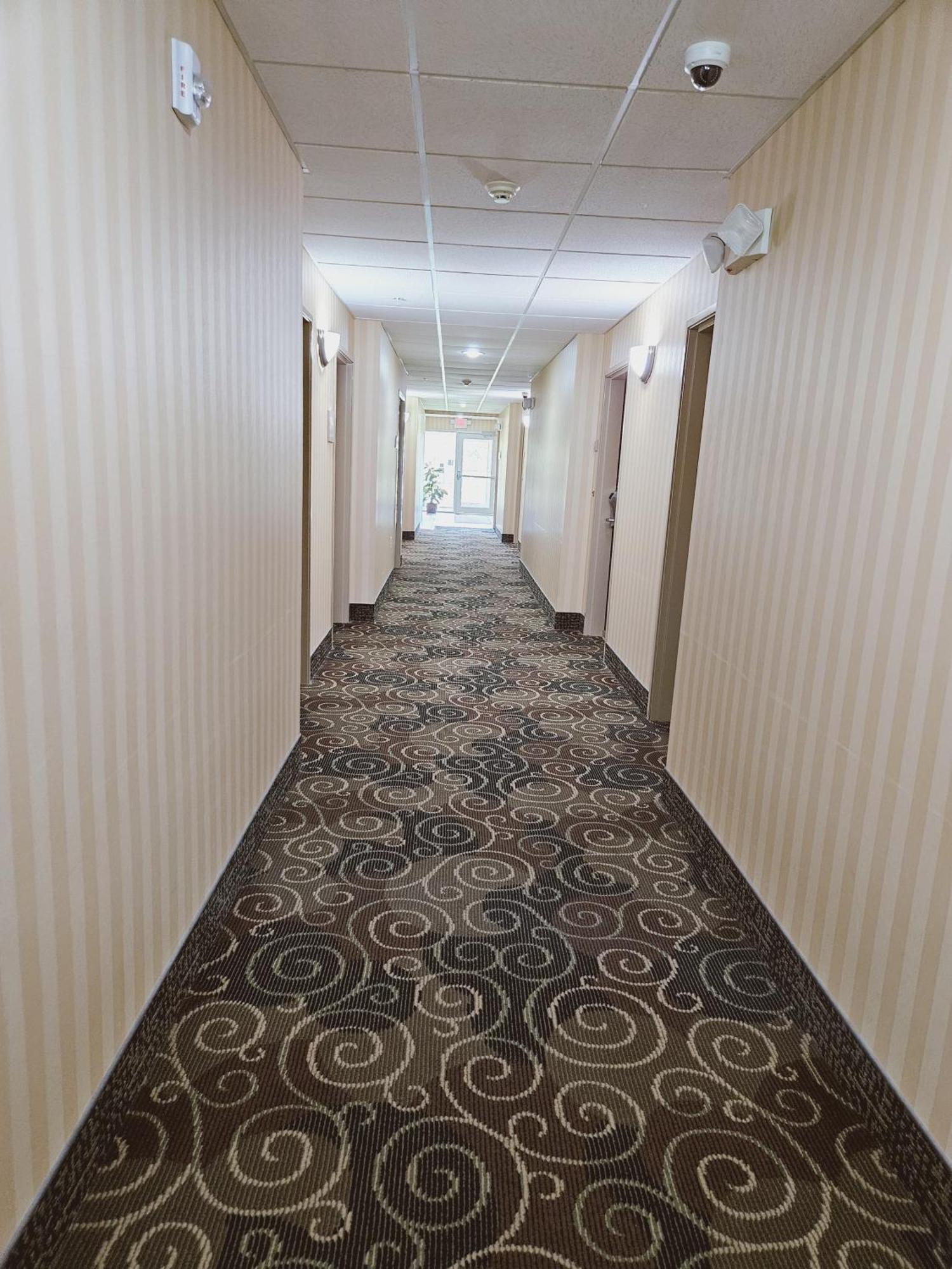 Cobblestone Inn & Suites - Bloomfield Экстерьер фото