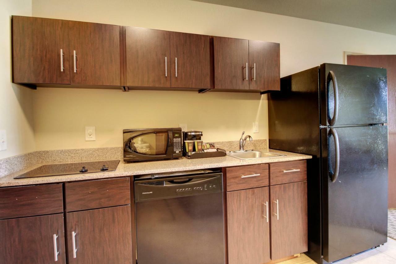 Cobblestone Inn & Suites - Bloomfield Экстерьер фото