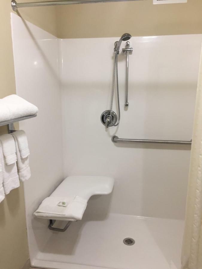 Cobblestone Inn & Suites - Bloomfield Экстерьер фото