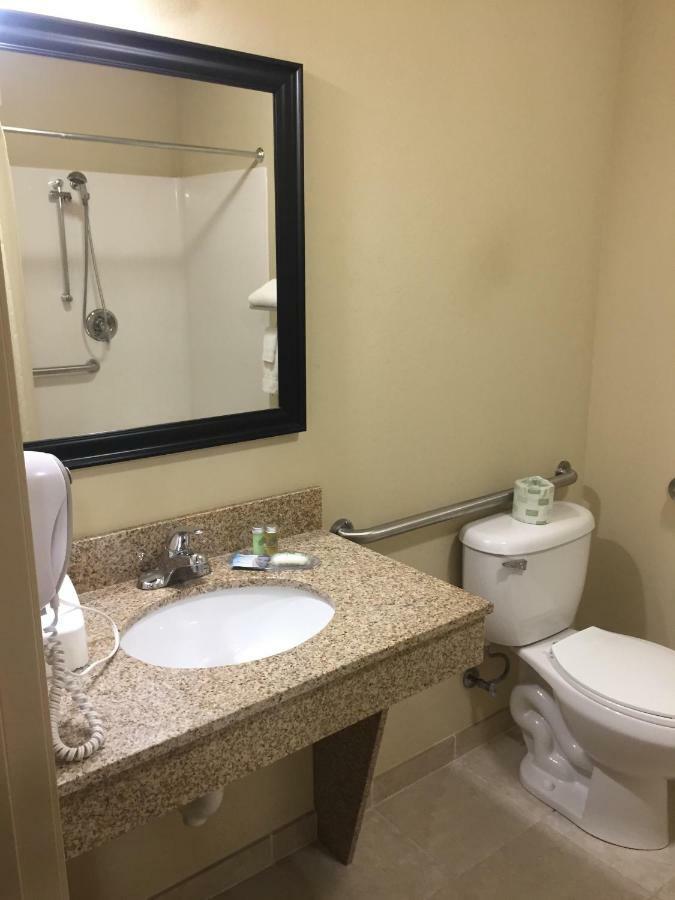 Cobblestone Inn & Suites - Bloomfield Экстерьер фото
